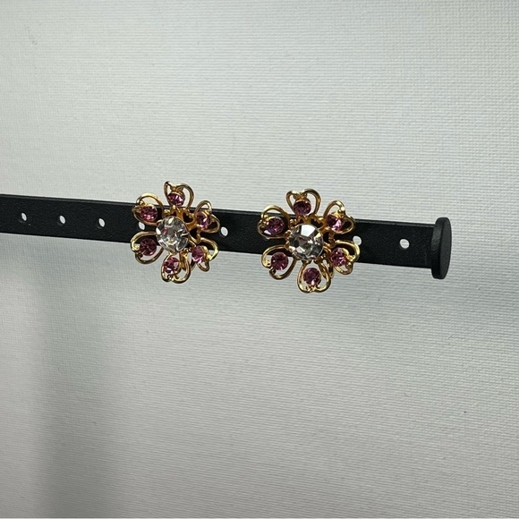 VINTAGE Gold Tone Flower Shaped Screwback Earrings w/ Pink and Clear Rhinestones - Picture 7 of 9